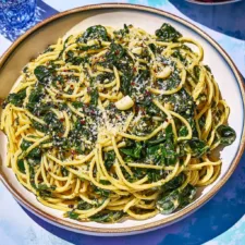 Spaghetti with Garlic & Spinach